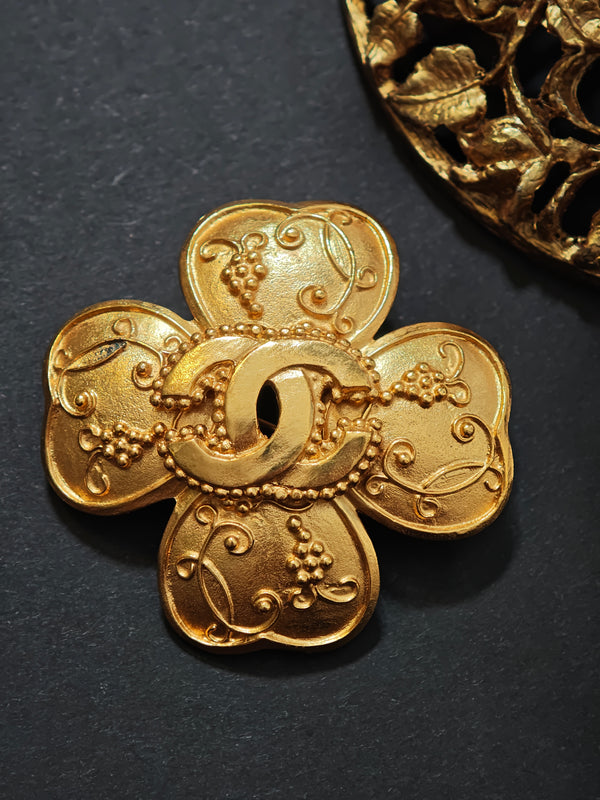 Chanel-1996-Fall-Winter-Grapevine-Brooch-Vintage-Jewelry1