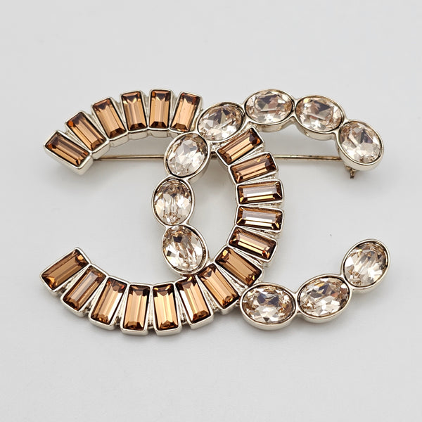 chanel-2017-crystal-double-c-logo-brooch-gold-champagne-stones