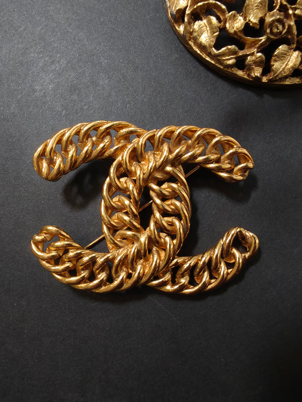 vintage-chanel-twisted-chain-cc-brooch-1980s